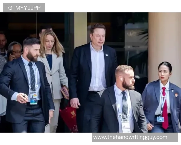 足球明星背后的隐秘守护者揭秘保镖团队的日常与挑战